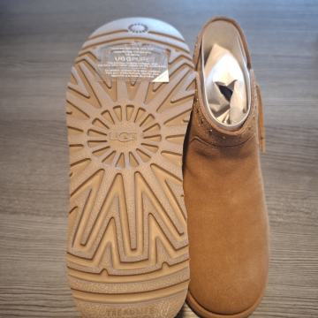 Ugg gležnarji št 34.