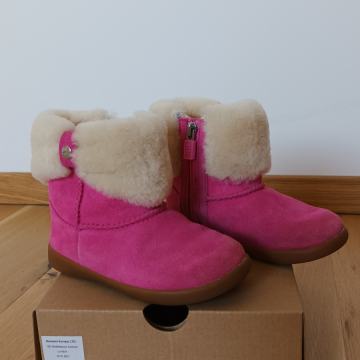 UGG usnjeni roza dekliški nizki škornji št. 26, CENA S POŠTNINO!