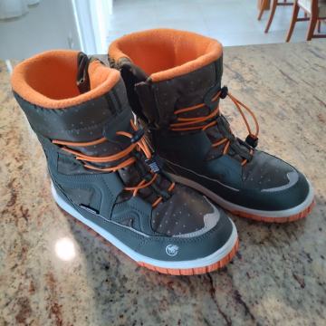 Ugodno prodam skoraj nove otroške unisex snežne škornje št 35