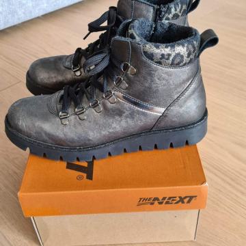 UGODNO PRODAM, V ODLIČNEM STANJU,DEKLIŠKE, USNJENE GLEŽNJARJE,ŠT.37