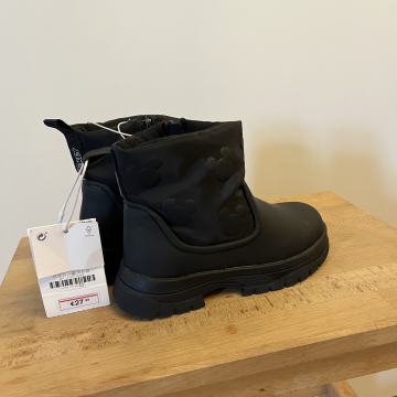 Zara skornji st.25 NOVI
