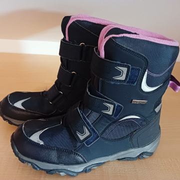 Ženski dekliški škornji št. 38