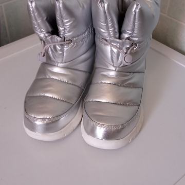 ZIMSKI ČEVLJI ZA DEKLICO št. 32