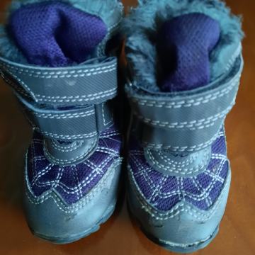 Zimski dekliški škornji št. 22