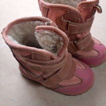 Zimski dekliški škornji št. 22