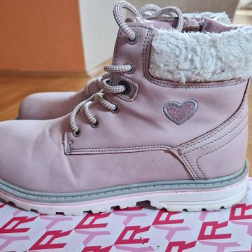 Zimski dekliški škornji št. 34