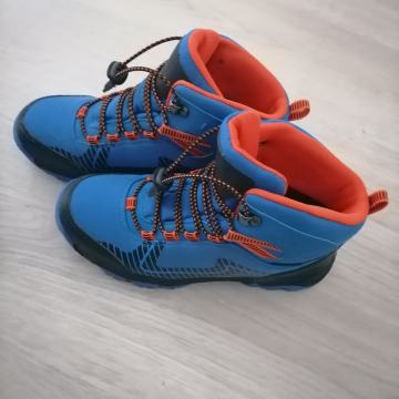 Zimski škornji novi 37