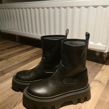 Buffalo škornji / velikost 39