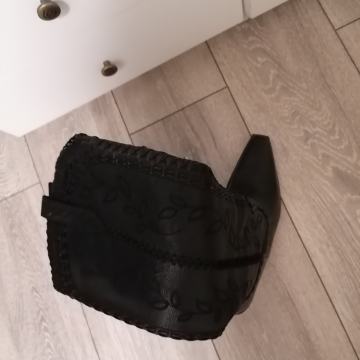 Črni usnjeni škornji Mango št. 40