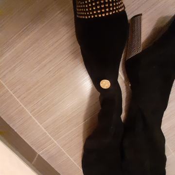 Guess atraktivni visoki elegantni skornji, 40