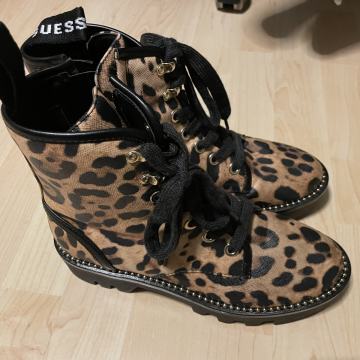 GUESS •št 38• NOVI ••• nenošeni ••••2023 • PTUJ • mb • PTT