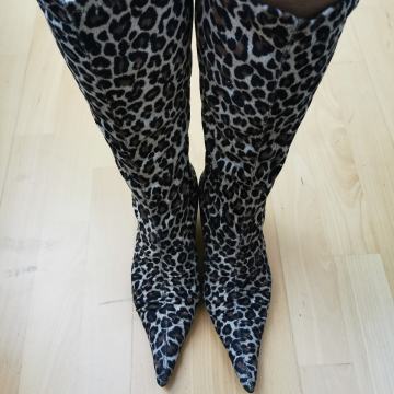 mehki udobni škornji z živalskim potiskom iz blaga. 39 velikost