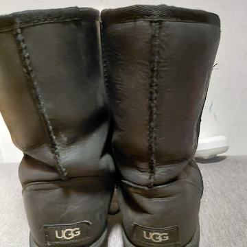 ORIGINAL UGG številka 39.
