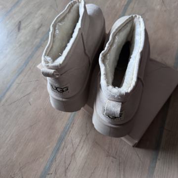 Prodam UGG ugice 38 številka novi