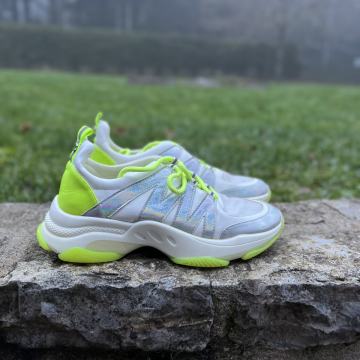 Prodam ženske superge Steve Madden Maximus