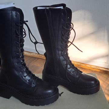 Škornji / Bulerji Only NOVO!! št. 37