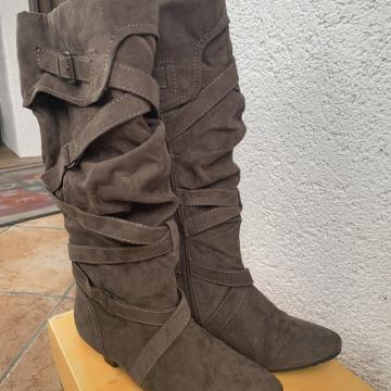 Topli modni škornji z Elegantno petko, znotraj podloženi z mucko