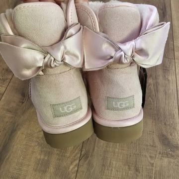 UGG Satin Bow Mini nove roza
