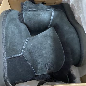 Ugg škornji, originalni, Mini Bailey Bow II, črne barve, št. 38