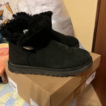 UGG UGICE ŠT. 38 črne 100% original PTUJ ALI PTT