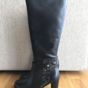 UGODNO PRODAM POPOLNOMA NOVE USNJENE VISOKE ŠKORNJE ALPINA, ŠT.37