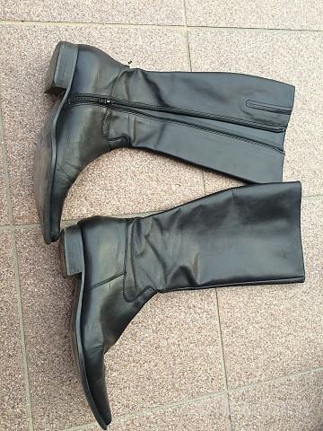 usnjeni črni ženski škornji