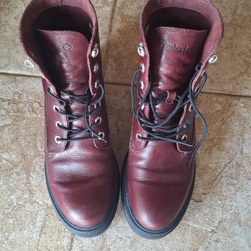 Usnjeni gležnarji na vezalke Timberland Everleigh