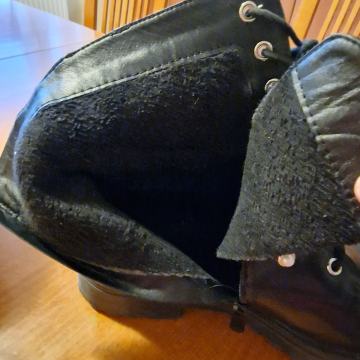 Usnjeni topli škornji 39