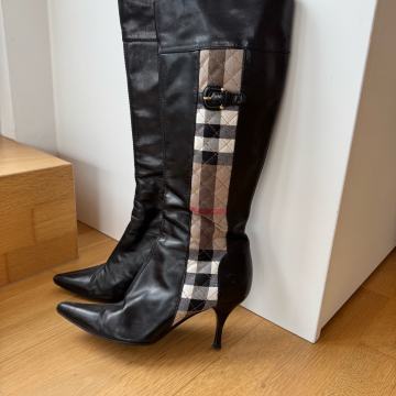 Ženski škornji Burberry vel. 37