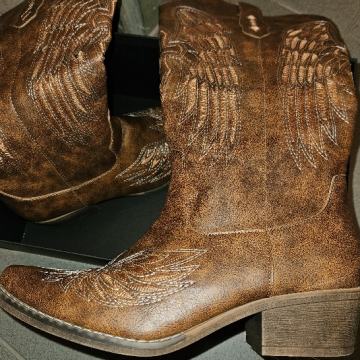 Ženski škornji št.40