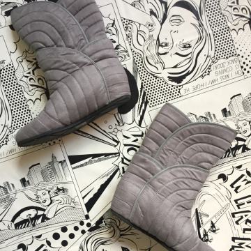 Ženski svetlo sivi škornji UNITED NUDE z mehkim polnilom