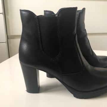 Ženski usnjeni gležnarji