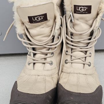 Ženski usnjeni snežni škornji UGG 1909 Št. 40  Rabljeni Lepo ohranjeni