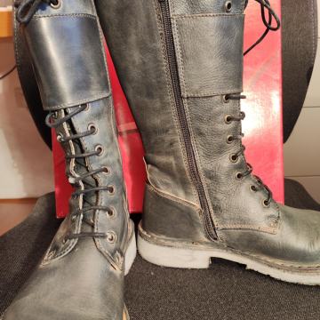 Ženski visoki bulerji, sive barve, usnje, št.38/39