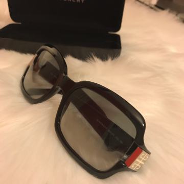 Nova nenošena originalna ženska sončna očala Givenchy