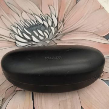 PRADA usnjen etui za očala