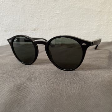 Ray-Ban RB2180