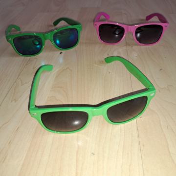 sončna očala, lepo ohranjena zelena 2x in ciklam