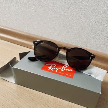Sončna očala Ray Ban RB2180