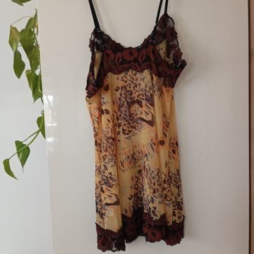 EROTIČNO RUMENO ČIPKASTA KRATKA SPALNA SRAJČKA S