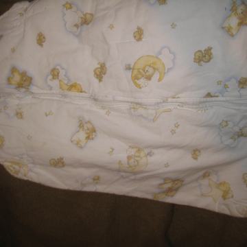 Spalna vreča za dojenčka- bele-krem barve z medvedki. dolž.vreče 65cm