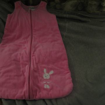 Spalna vreča -roza, žametna z zajckom. Dolz. vrece 67cm