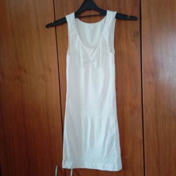 BELA MAJCA ZA OBLIKOVANJE POSTAVE  S