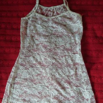 Čipkasta ženska kombineža po simbolični ceni zaradi selitve