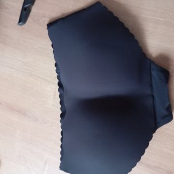 NOVE ČRNE PUSH UP HLAČE. S/M 10€/KOM