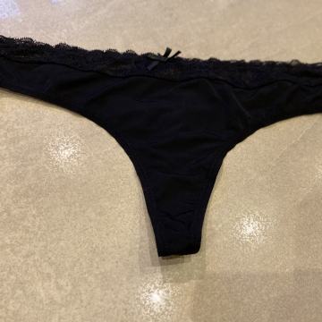 Prosojne TANGICE la SENZA gladke črne s čipko/pentljico - vel. S 36/38