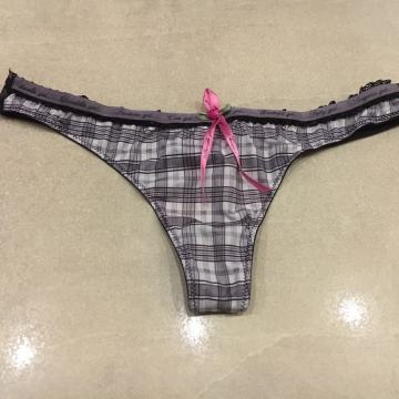 Zapeljive TANGICE la SENZA črne karo s pentljico, vel.S 36/38 - prodam