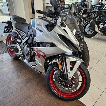 Suzuki GSX-8R 776 cm3