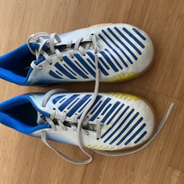Otroški dvoranski copati Adidas