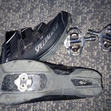 MTB kolesarski čevlji 41 z blokerji+pedala